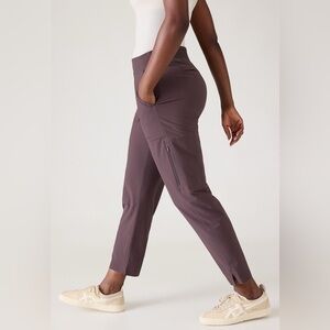 Athleta Brooklyn ankle mid rise utility pant in shale, size 6